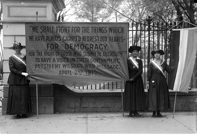 Women suffragettes in front of the White House, 1917